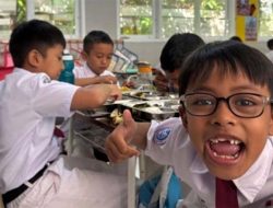 Makan Bergizi Gratis Berujung Petaka, 342 Siswa SMP Bandung Keracunan