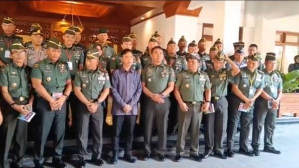 Pertama di Indonesia, Purnawirawan Terbelah Akibat Wapres Gibran