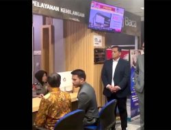 Video Jokowi Laporkan Roy Suryo Cs di Loket Kehilangan Polda Metro Jaya, Netizen: Makin Absurd Untuk Cerita Sebuah Ijazah
