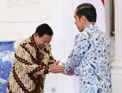 Pencopotan Kunto, Prabowo di Persimpangan: Bersama Rakyat atau Tunduk pada Jokowi?