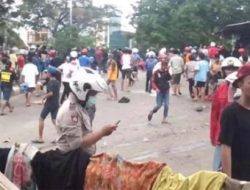 Bentrok Warga Manggarai vs Tambak Meledak! Botol dan Sajam Terbang, Jalan Lumpuh Total, Warga Panik