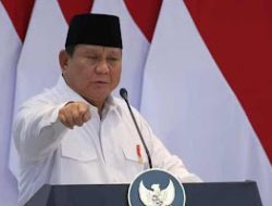 Prabowo Sentil Polemik Ijazah Jokowi, Khawatir Ijazahnya juga Ditanya-tanya
