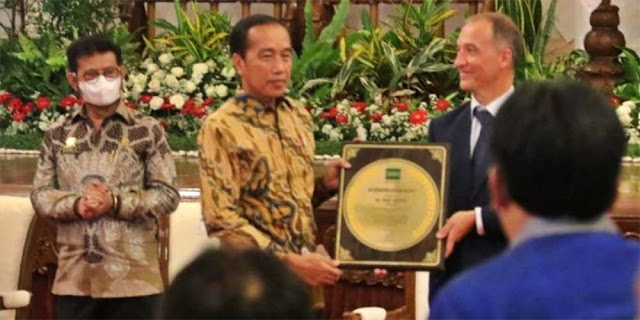 Warganet Ungkit Dugaan Tipu-tipu Jokowi soal Plakat IRRI