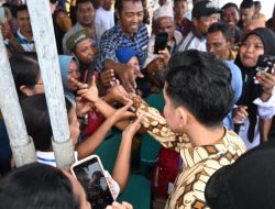 Masya Allah! Pengakuan Warga Sikka NTT Saat Jumpa Wapres Gibran: Tangannya Lembut Sekali, Saya Tidak Cuci Tangan Lagi