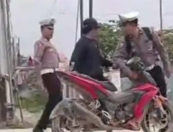 Oknum Polisi Tampar dan Tendang Pengendara di Tengah Jalan, Warga Murka