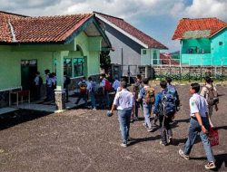 Istana Terbelah soal Kirim Siswa ke Barak Militer: Cak Imin Tolak, Kepala PCO Dukung