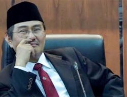 Dugaan Ijazah Palsu Jokowi, Mantan Ketua MK: Kalau Enggak Suka Sama Orang, Cari Urusan Ijazahnya