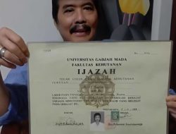 JANGGAL! Mengaku Wisuda Bareng Jokowi, Tapi Kok Pada Ijazahnya Tertulis Tahun 1989?