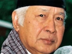 Nama Besar Soeharto Tidak Perlu Diglorifikasi sebagai Pahlawan