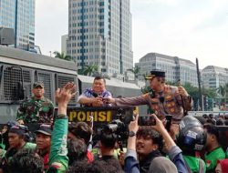 Tolak Audiensi, Massa Ojol Timpuki Perwakilan Kemenhub