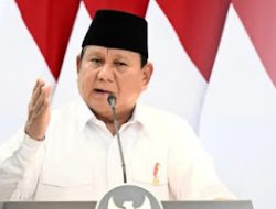 Prabowo Terus Dijegal Jokowi dari Luar dan Dalam