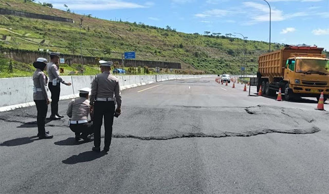 Pergerakan Tanah di Tol Cisumdawu, Jalur KM 177 Retak dan Amblas