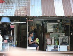 Pemerintah Hujani Insentif ke Masyarakat, Diskon Tarif Listrik hingga BSU, Ekonomi RI Mau Anjlok?