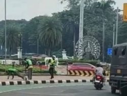 Viral, Polisi Hukum Push-up Dua Tukang Ojol Gegara Nyelonong saat Ada Konvoi PM China