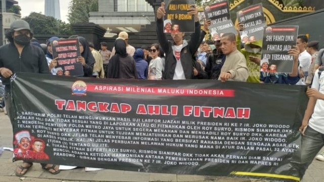 Waduh! Usai Ijazah Jokowi Dinyatakan Asli, Muncul Desakan Agar Roy Suryo dkk Segera Dijebloskan ke Bui, Massa Bayaran?