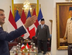 Lihat Lukisan Sukarno di Istana, Presiden Macron ke Prabowo: This is Your?