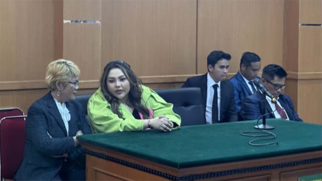 Kecewa Ridwan Kamil Tidak Hadir Lagi di Persidangan, Lisa Mariana: Padahal Cuma Mau Cium Tangan Aja