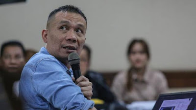 Rismon: Ratusan universitas ditutup karena jual beli ijazah palsu, kenapa harus percaya UGM 100% terkait ijazah Jokowi?