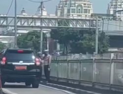 Viral Dua Polisi Hormat ke Mobil Pejabat Terobos Jalur TransJakarta, Polda Metro: Hal yang Lumrah!