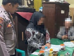 Bu Guru SD Bercumbu dengan Pimpinan LSM Siang Bolong: Digerebek Warga, Suami Lakukan Hal Tak Terduga