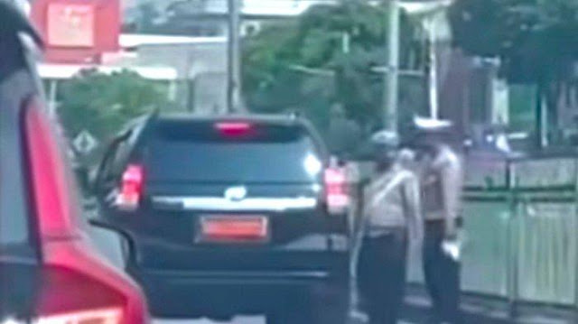 Viral Mobil Dinas Masuk Jalur Transjakarta, Polisi Malah Beri Hormat, ini Kata Dirlantas