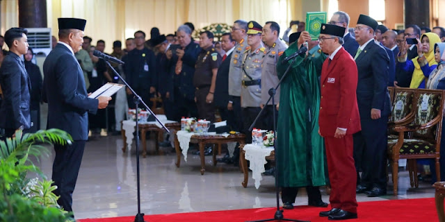 Sumpah Jabatan Pakai Bahasa Inggris, Waka DPR Tinggalkan Acara Pelantikan Rektor UPI