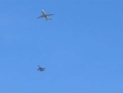 Dua Jet Tempur Sukhoi TNI AU Paksa Mendarat Pesawat Asing Tanpa Izin