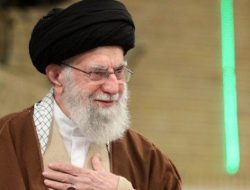 Ayatullah Ali Khamenei: Pertempuran Dimulai, Kami Tak akan Menunjukkan Belas Kasihan kepada Zionis