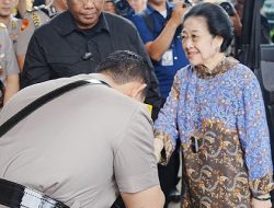 Momen Kapolri Cium Tangan Megawati Terkesan Tak Ada Persoalan