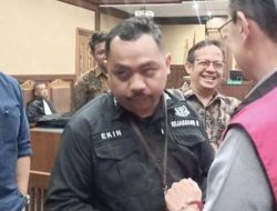 Kesedihan Anies Lihat Tom Lembong Diborgol, Terdiam hingga Gelengkan Kepala