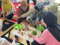Poltekkes Bekali Kader Posyandu dengan Pengetahuan PMBA di Kota Solok