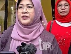 Anaknya Diteror dan Identitas Disebar, Dokter Tifa: Kok Banci Sekali