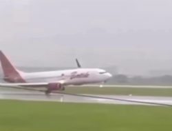 Detik-Detik Mencekam! Pesawat Batik Air Mendarat Miring di Bandara Soekarno-Hatta, Bagian Sayap Nyaris Hantam Landasan