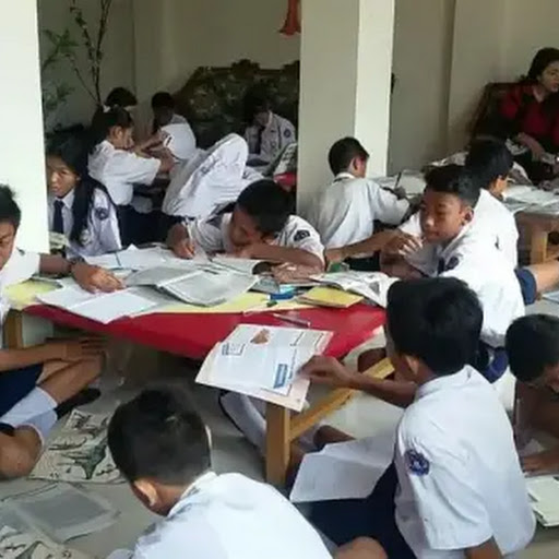 Banyak Anak SMP Belum Bisa Baca, DPR Khawatir Indonesia 2045 Bukan Emas Tapi Cemas