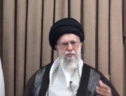 Khamenei Sebut Israel Anjing Peliharaan AS, Peringatkan Balasan yang Lebih Dahsyat