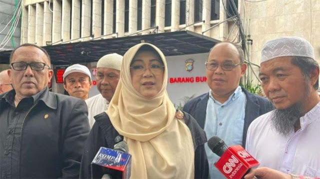 Langit akan Hancurkan Penjahat, Dokter Tifa Sebut Ancaman ke Eks Rektor UGM Bukti Omongannya Benar