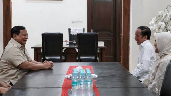 Pertemuan Prabowo-Jokowi di Solo: Simbol Rekonsiliasi atau Luka Lama yang Belum Sembuh?