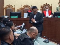 Dikritik Kuasa Hukum Hasto, PN Jakpus Jelaskan Alasan Hakim Pakai Masker saat Sidang