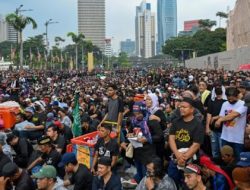 Biaya Hidup Melonjak, Ribuan Warga Malaysia Turun ke Jalan Desak PM Anwar Turun