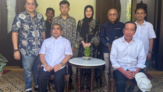 Kata Paiman Raharjo: Hanya Orang Gila Yang Tak Percaya Jokowi Lulusan UGM dan Ijazahnya Asli!