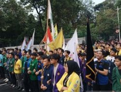 Massa BEM SI Gelar Aksi Indonesia (C)emas 2025 Dekat Monas, Situasi Sempat Memanas