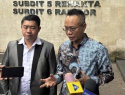 Ade Darmawan Bicara Baju Biru di Balik Isu Ijazah Palsu Jokowi: Bukan Demokrat