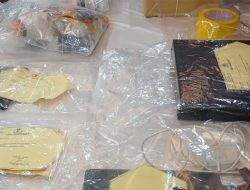 Barang Bukti Kasus Kematian Diplomat Arya Ditampilkan, Ada Lakban Kuning hingga Kondom