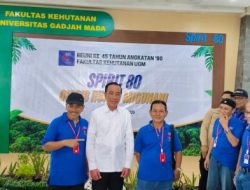 Ternyata Ini Alasan Jokowi Tak Pakai Seragam Reuni Angkatan 1980 Kehutanan UGM