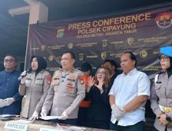 Viral Toko Obat Ilegal Mengaku Setoran ke Oknum Polisi, Kapolsek Cipayung Gelar Konpers
