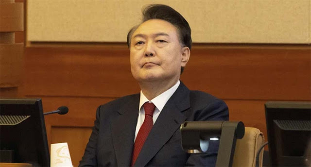 Ogah Diperiksa Jaksa, Yoon Suk-yeol Berbaring di Lantai dan Pakai Pakaian Dalam
