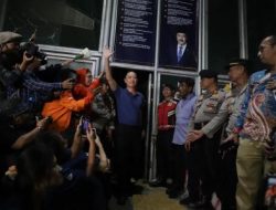 Tom Lembong Tersenyum Dengar Jokowi Akui Kebijakan Negara dari Presiden