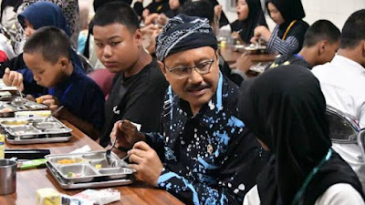 Siswa Sekolah Rakyat Mengeluh Sakit Perut, Mensos: Mungkin Belum Terbiasa Makan Enak!