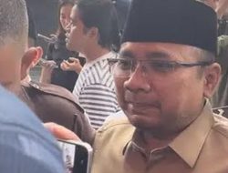 Berpeci Hitam, Eks Menag Yaqut Cholil Qoumas Penuhi Panggilan KPK