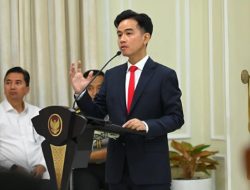 NGANG-NGONG! Ditanya Perwira TNI Lulusan S3 Soal Geopolitik, Gibran Malah Minta Pihak Lain Yang Jawab